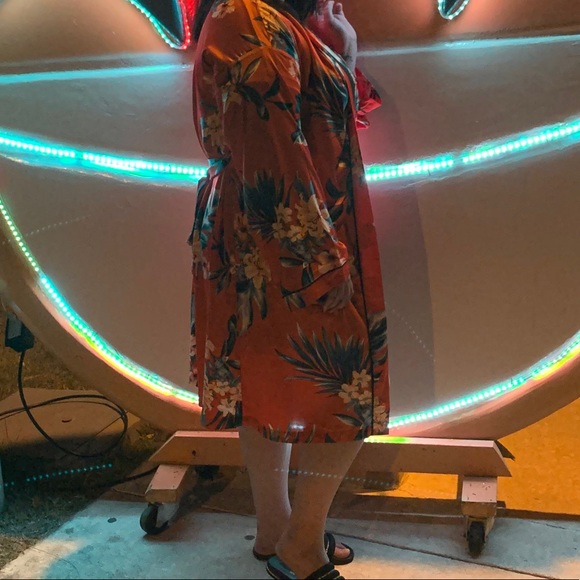 Forever 21 Tropical Floral Kimono 👘 - Picture 4 of 4